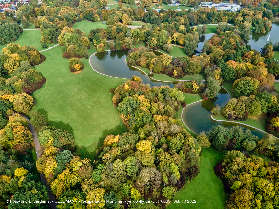 13.10.2022 - Der Ostpark mit See und Biergarten in Neuperlach 13.10.2022 - Der Ostpark mit See und Biergarten in Neuperlach